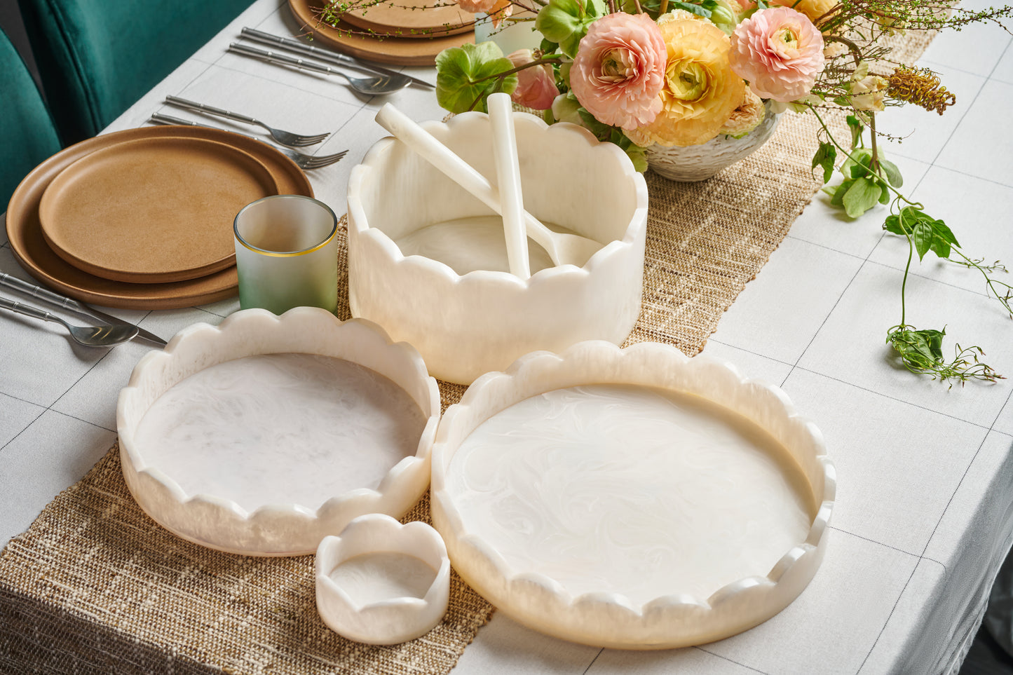 Scalloped Resin Tray 12'' X 1.5''