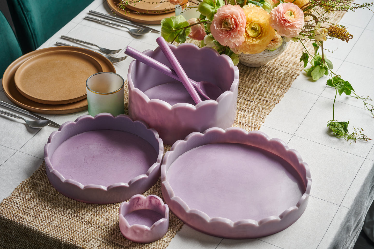 Scalloped Resin Tray 12'' X 1.5''