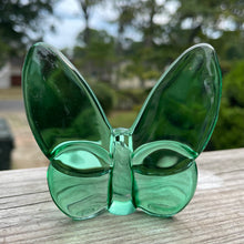 Load image into Gallery viewer, NEW Lainy Exclusive Mor Crystal Butterfly Home Decor in Emerald
