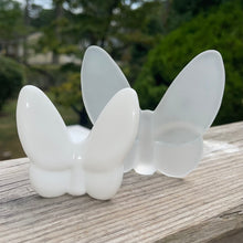 Load image into Gallery viewer, NEW Lainy Exclusive Mor Crystal Butterfly Home Decor in Frosted
